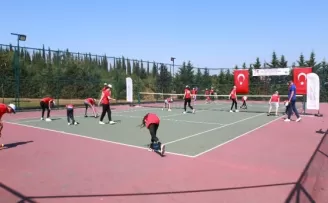 Sultangazili çocuklar yeni normal hayatta hem eğitim görüyor hem eğleniyor
