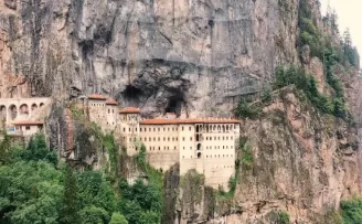 Sümela Manastırı’nı 3 haftada yaklaşık 30 bin kişi ziyaret etti
