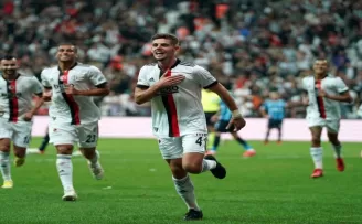 Süper Lig: Beşiktaş: 2 - Adana Demirspor: 0 (İlk yarı)
