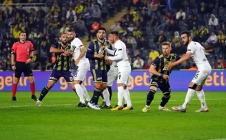 Süper Lig: Fenerbahçe: 1 - Denizlispor: 1 (İlk yarı)
