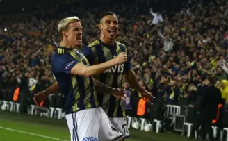 Süper Lig: Fenerbahçe: 1 - Galatasaray: 1 (İlk yarı)
