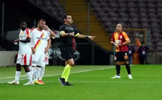 Süper Lig: Galatasaray: 0 - Göztepe: 0 (İlk yarı)

