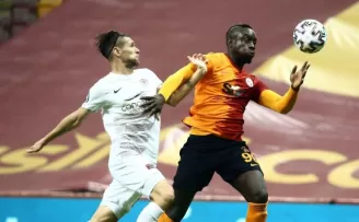 Süper Lig: Galatasaray: 1 - Hatayspor: 0 (İlk yarı)
