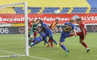 Süper Lig: MKE Ankaragücü: 0 - Galatasaray: 0 (İlk yarı)

