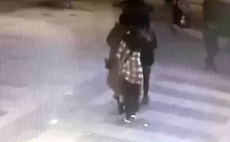 Takip ettiği kadının cep telefonunu böyle çaldı
