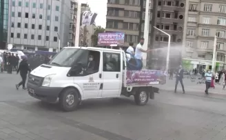 Taksim Camii çevresi gül suyu ile yıkandı
