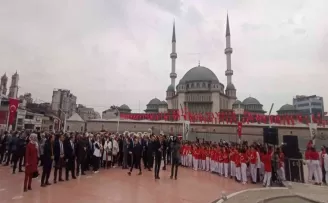 Taksim’de 23 Nisan coşkusu
