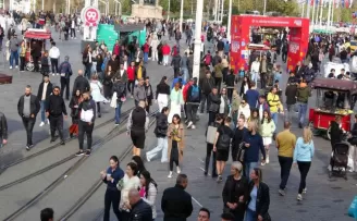Taksim’de pazar yoğunluğu
