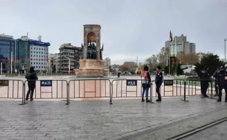 Taksim Meydanı bariyerlerle kapatıldı
