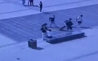 Taksim Meydanı’nda önce darp, sonra gasp kameraya yansıdı
