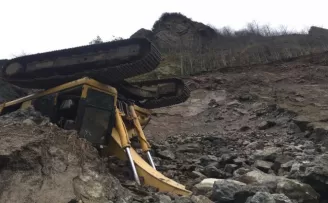 Taşocağında ölen operatörün cenazesi otopsi için hastaneye kaldırıldı
