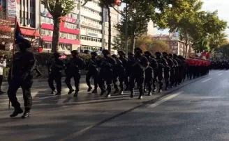 TBMM önünden ilk Meclis binasına ’29 Ekim’ korteji
