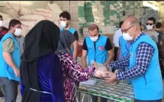 TDV dünyanın en büyük sığınmacı kampında kurban eti dağıttı
