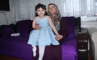 Tek kolu ve tek bacağı ile hayata tutunan Elif Su protez bekliyor
