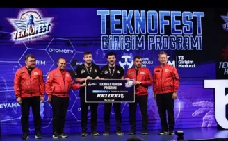 Teknofest’te Türkiye’nin ilk büyük ölçekli teslimat robotu ödüllendirildi
