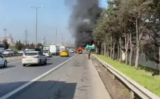 TEM’de otomobil alev alev yandı
