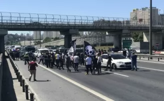 TEM Otoyolu’nu trafiğe kapattılar

