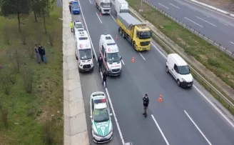 TEM otoyolunda iki kamyonet çarpıştı: 1 ağır yaralı
