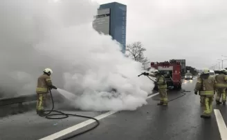 TEM Otoyolunda otomobil alev alev böyle yandı
