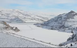 Tercan Baraj Gölü dondu
