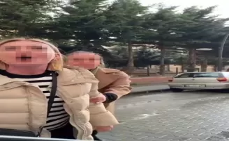 Ters yöne girdi, yol verilmeyince aracı tekmeledi
