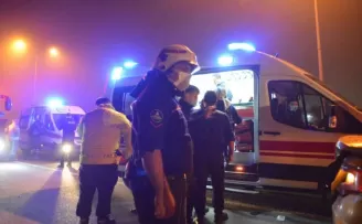 Ticari taksi seyir halindeyken önüne çıkan ata çarptı