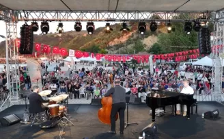 Tirilye Zeytin Çiçeği’ne caz konserli final