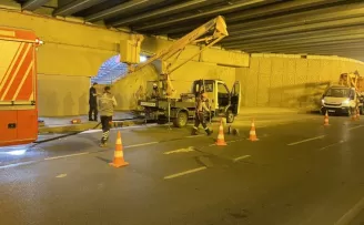 Topkapı alt geçitte işçilerin çalıştığı esnada jeneratör alev aldı
