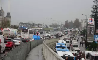 Trabzon’da sabah trafiği çilesi

