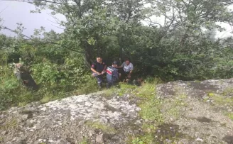 Trabzon’da uçuruma düşen turisti ekipler kurtardı