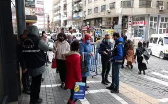 Trabzon’un en işlek caddelerinde  HES Kodu uygulaması sürüyor

