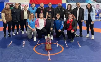 Trabzonlu bayan güreşçiler Tekirdağ’dan madalya ile dönüyor
