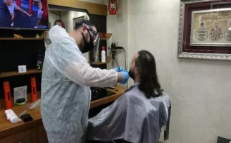 Trabzonlu berber aldığı hijyen tedbirleri ile dikkat çekiyor
