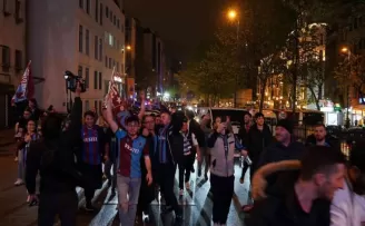 Trabzonspor taraftarı Taksim’e akın etti