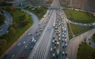 Trafiği tehlikeye atan motosiklet sürücülerine uyarı
