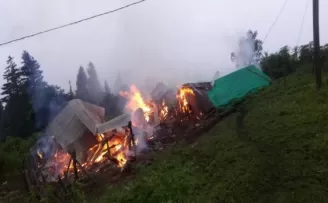 Tüp patlaması sonucu köy evi kullanılamaz hale geldi
