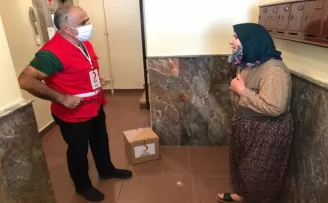 Türk Kızılay Kadıköy Şubesi’nden kuru gıda yardımı
