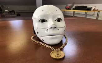 Türkçe rap yapan robottan sosyal mesafe ve maske uyarısı
