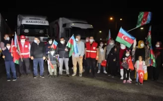Türkiye’den Azerbaycan’a 11 tır yardım
