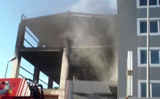 Tuzla’da fabrikanın deposu alev alev yandı
