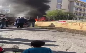 Tuzla’da okul servisinin yandı
