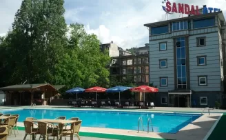 Trabzon'dan örnek davranış! Otelini sağlıkçılara tahsis etti...