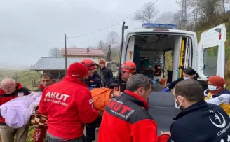 Uçuruma yuvarlanan kadını kurtarmaya giden jandarma personeli kaza yaptı
