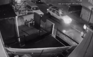 Ümraniye’de anahtarı üzerinde bırakılan araç saniyeler içinde çalındı
