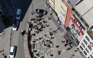 Ümraniye’de indirimli halı izdihamı havadan görüntülendi
