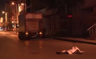 Ümraniye’de kuryeli motosiklet ile kamyonet çarpıştı; 1 ölü

