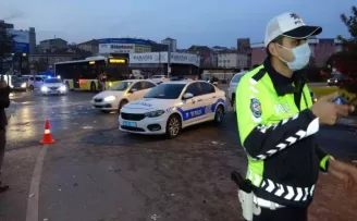 Ümraniye’de zincirleme trafik kazası: 1’i ağır 8 yaralı
