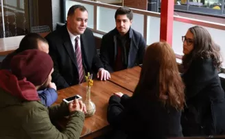 Üniversite öğrencilerine belediyeden ücretsiz yemek

