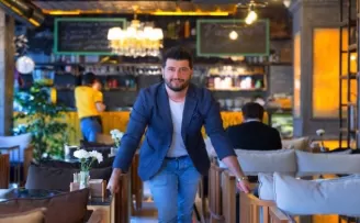 Ünlü mimar, sosyal medyadan 3 milyon euroluk iş aldı
