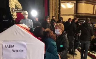 Usta oyuncu Rasim Öztekin için Ses Sineması’nda tören düzenlendi
